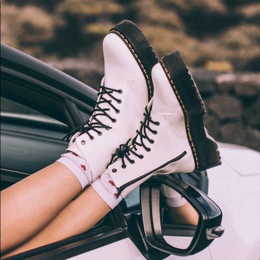 🦋BRAND NEW platform doc martens!!!!🦋